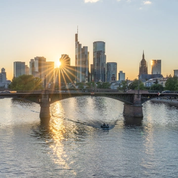 Frankfurt brücke und skyline