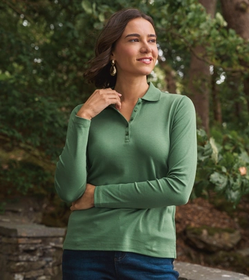 Woman wearing a Rollkragenshirt