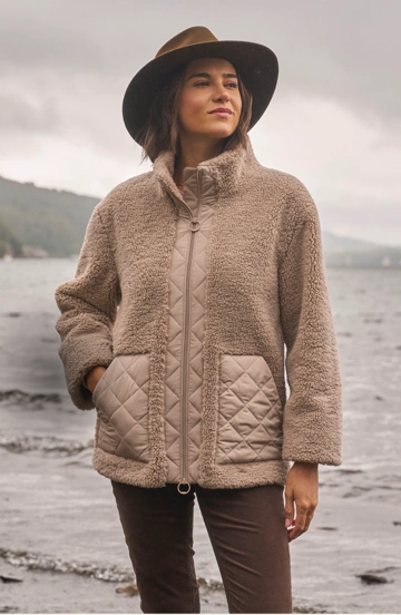 Woman wearing neuheiten in a Lands End zip jacket